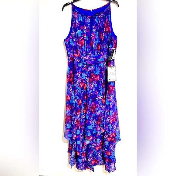Long Printed Chiffon Dress with a Halter Keyhole Size 14W and 16W - Picture 4 of 5